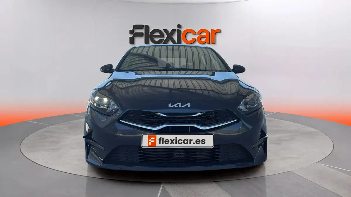 Usado Kia Ceed 136 CV (100 kW) 2023 Gris Utilitario