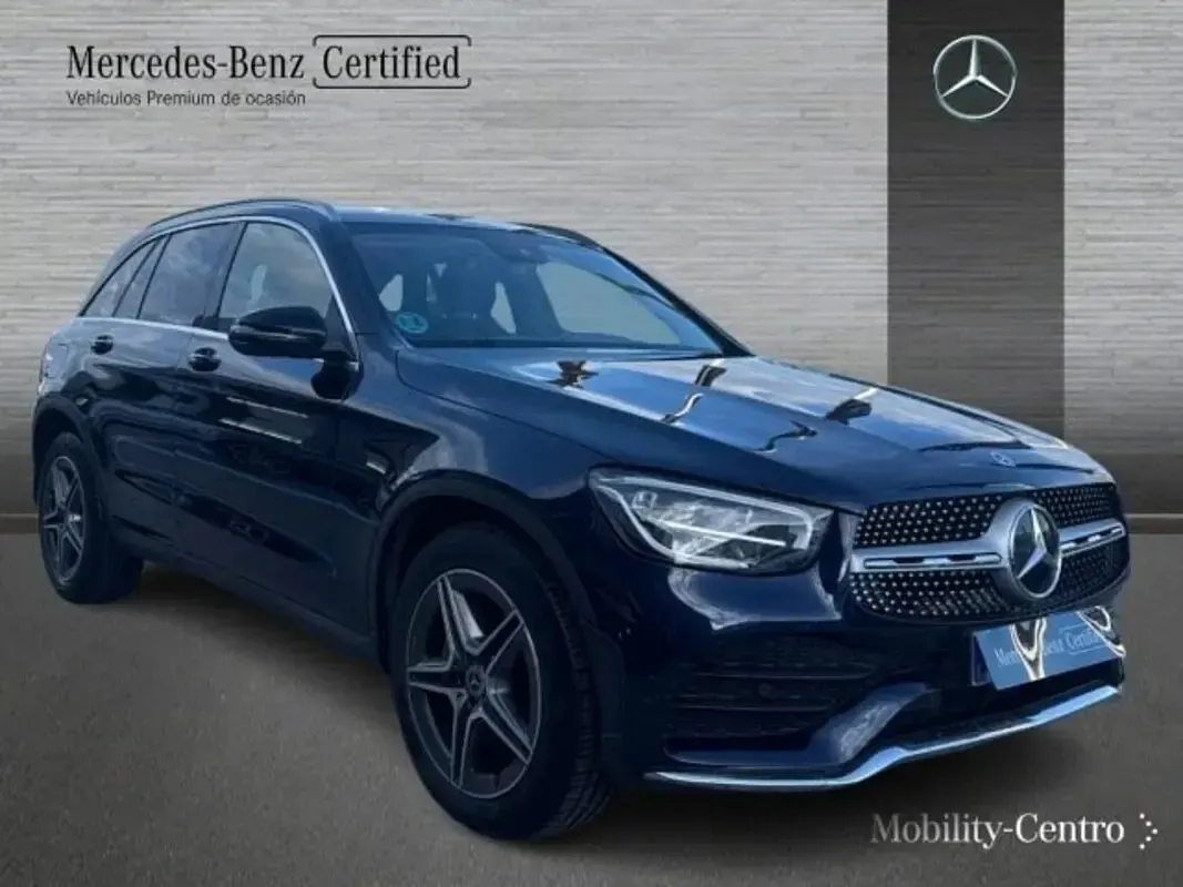 Usado Mercedes GLC300 AMG line 245 CV (180 kW) 2022 Cavansitblau  metallic paint