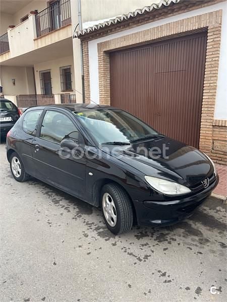 Usado Peugeot 206 75 CV (55 kW) 2000 Negro Berlina