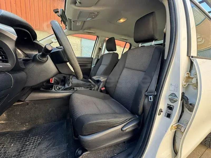 Usado Toyota HiLux 150 CV (110 kW) 2021 Blanco Pickup/Camioneta