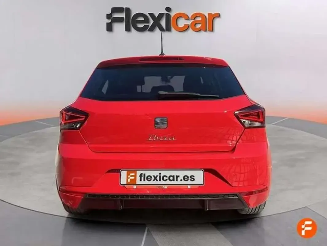Usado Seat Ibiza 110 CV (80 kW) 2024 Rojo Utilitario