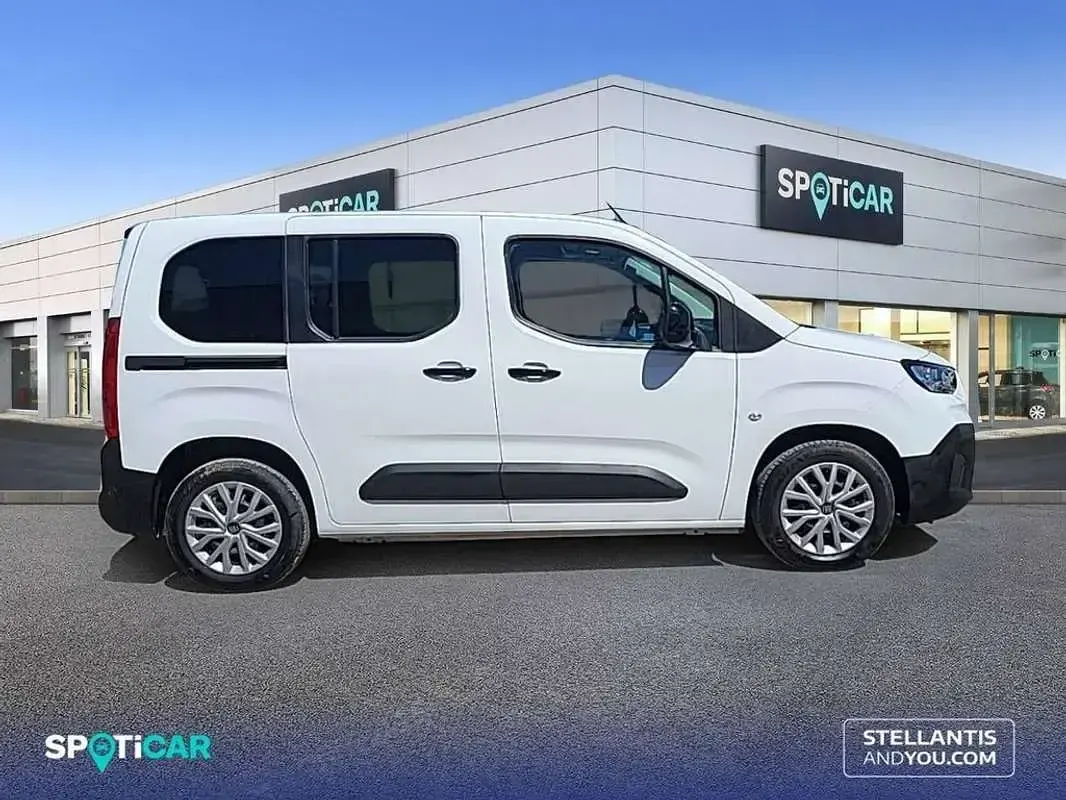 Usado Fiat Doblò 101 CV (74 kW) 2025 Blanco Monovolumen