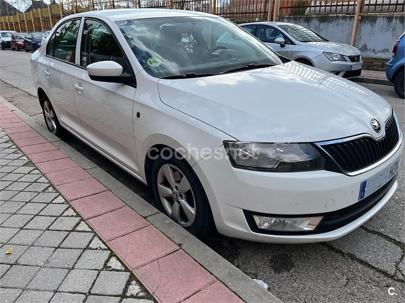 Usado Skoda Rapid Ambition 105 CV (77 kW) 2014 Blanco Utilitario