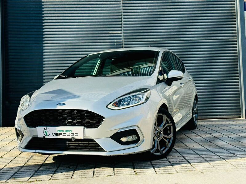 Gris Usado 2020 Ford Fiesta ST-Line Utilitario | 14.900 € (Precio justo) - Imagen 1/4