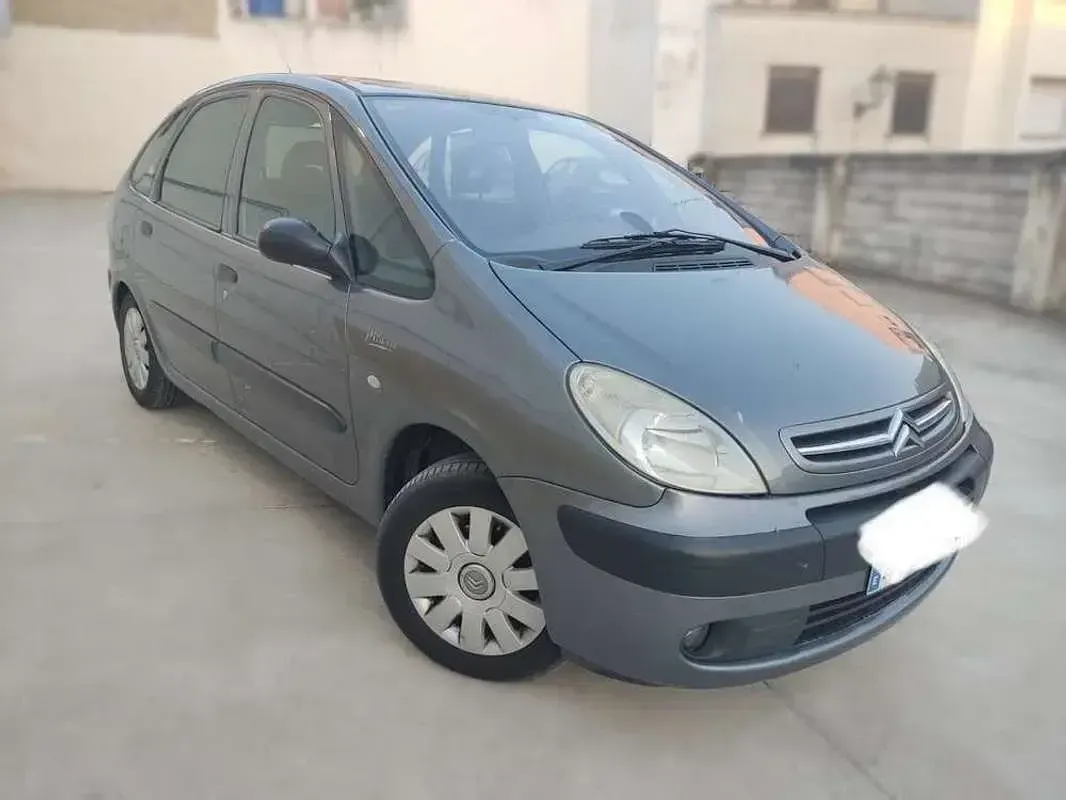 Usado Citroën Xsara Exclusive 90 CV (66 kW) 2004 Gris Utilitario
