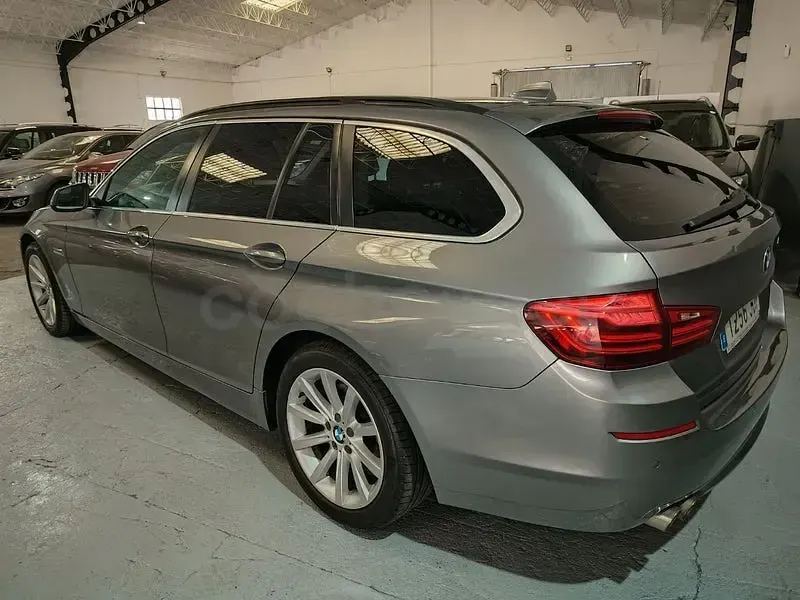 Usado BMW 520 Comfort Edition 190 CV (139 kW) 2015 Gris / plata Familiar