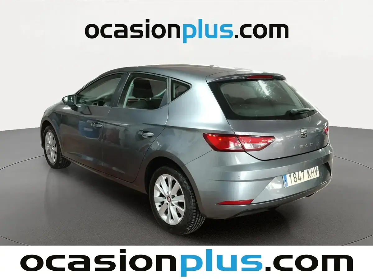 Usado Seat Leon Style 110 CV (80 kW) 2018 Gris Berlina