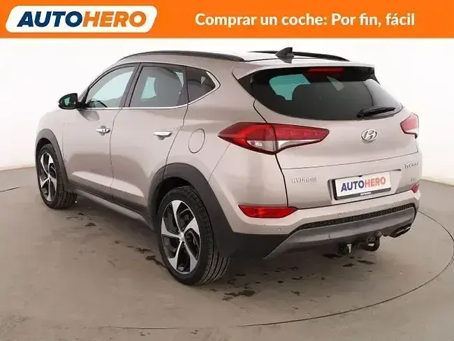 Usado Hyundai Tucson Style 177 CV (130 kW) 2016 Gris SUV