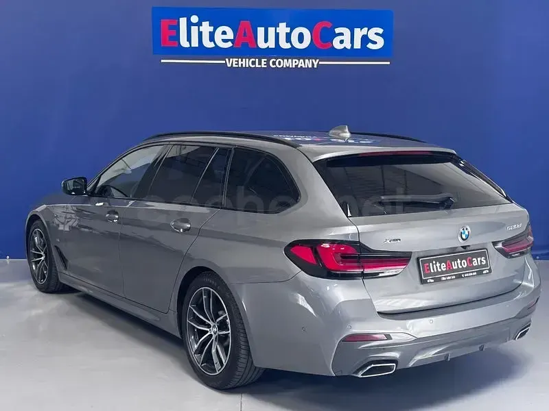Usado BMW 520 Comfort Edition 190 CV (139 kW) 2023 Gris / plata Berlina