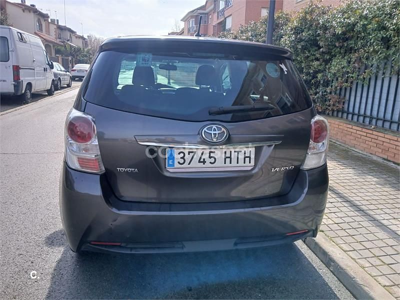 Usado Toyota Verso Advance 132 CV (97 kW) 2013 Gris / plata Monovolumen