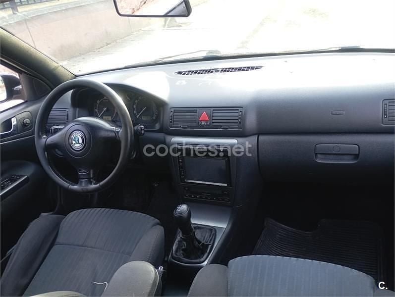 Negro Usado 2007 Skoda Octavia Tour Berlina | 2200 € (Super precio) - Imagen 1/4