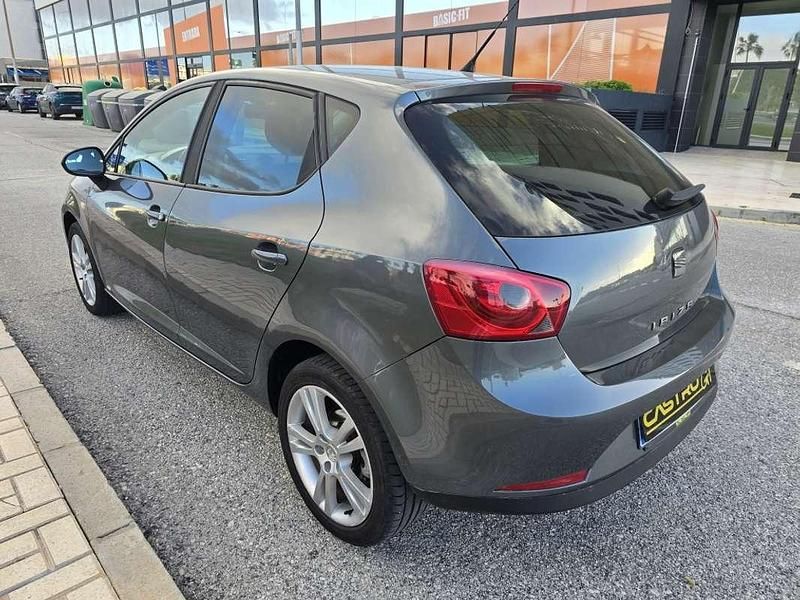 Usado Seat Ibiza Copa 90 CV (66 kW) 2012 Gris Utilitario