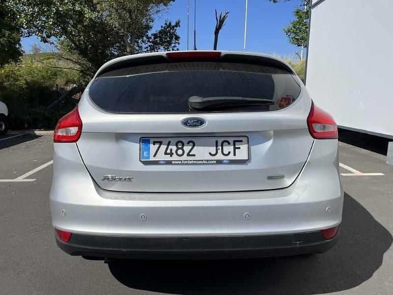 Usado Ford Focus Sport 125 CV (91 kW) 2015 Plata metalizado Utilitario