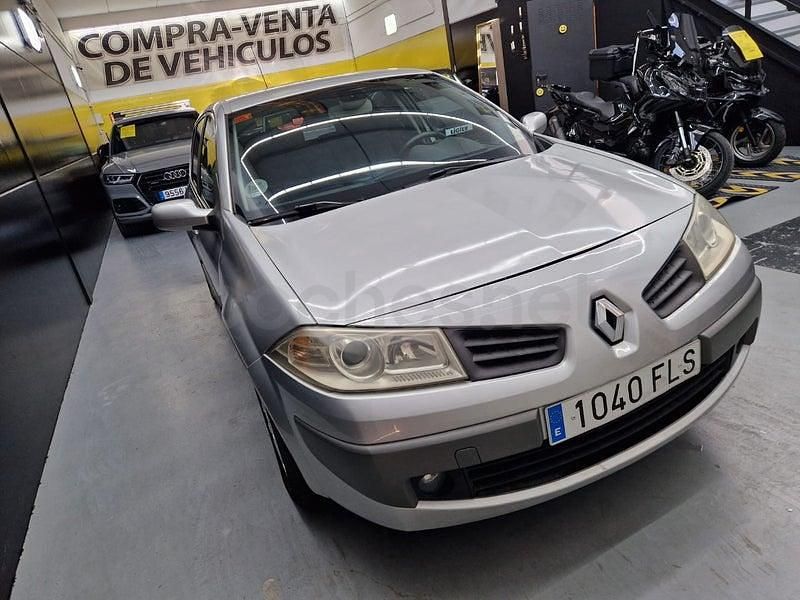Usado Renault Mégane II Dynamique 130 CV (95 kW) 2006 Gris / plata Berlina
