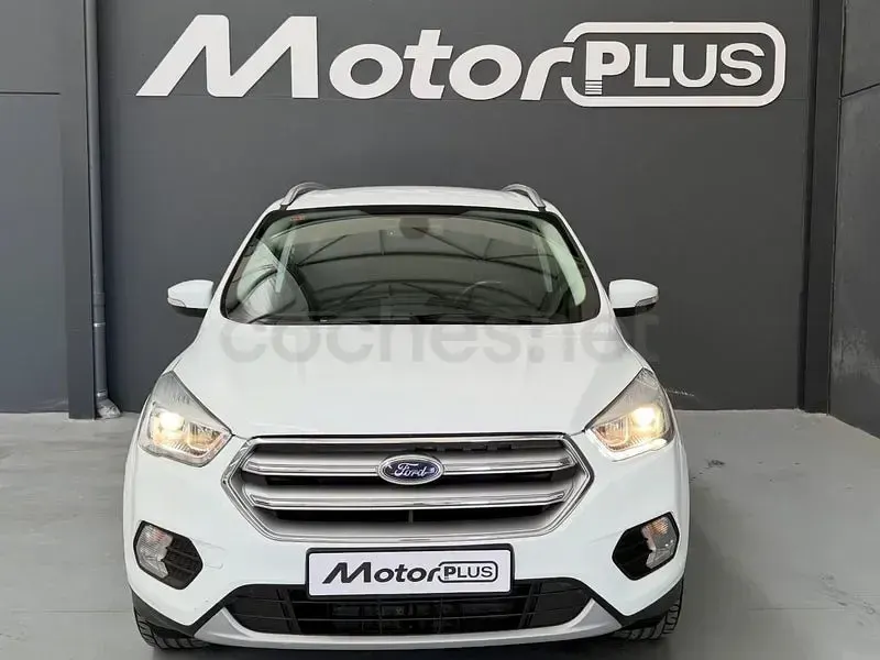 Usado Ford Kuga Trend 120 CV (88 kW) 2019 Blanco SUV