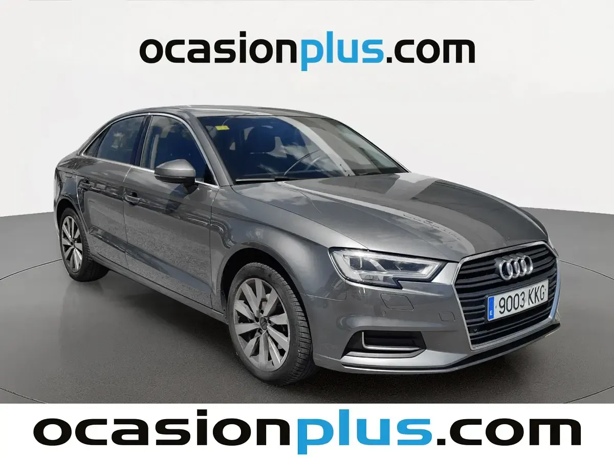 Usado Audi A3 Design 116 CV (85 kW) 2018 Gris Berlina