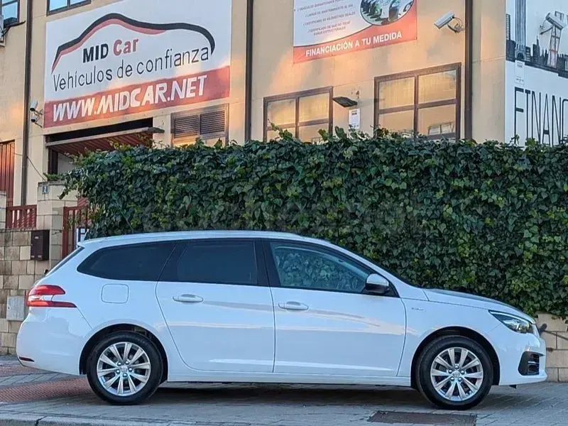 Usado Peugeot 308 SW Style 130 CV (95 kW) 2019 Blanco Familiar