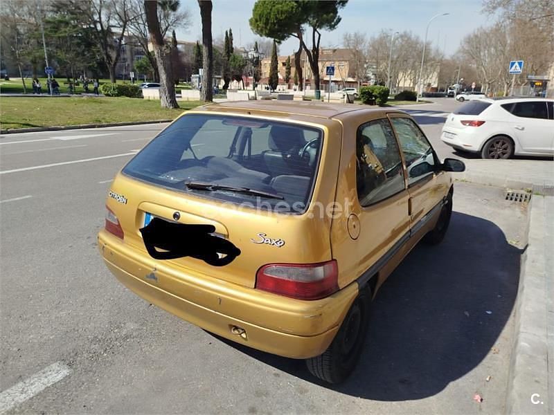 Usado Citroën Saxo 60 CV (44 kW) 2001 Amarillo Utilitario