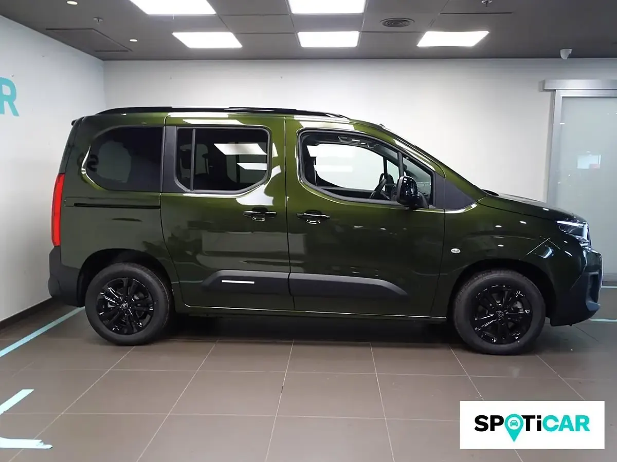 Nieuw Citroën Berlingo 100 PK (73 kW) 2026 Groen MPV