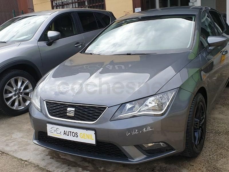 Usado Seat Leon Style 150 CV (110 kW) 2015 Gris / plata Berlina