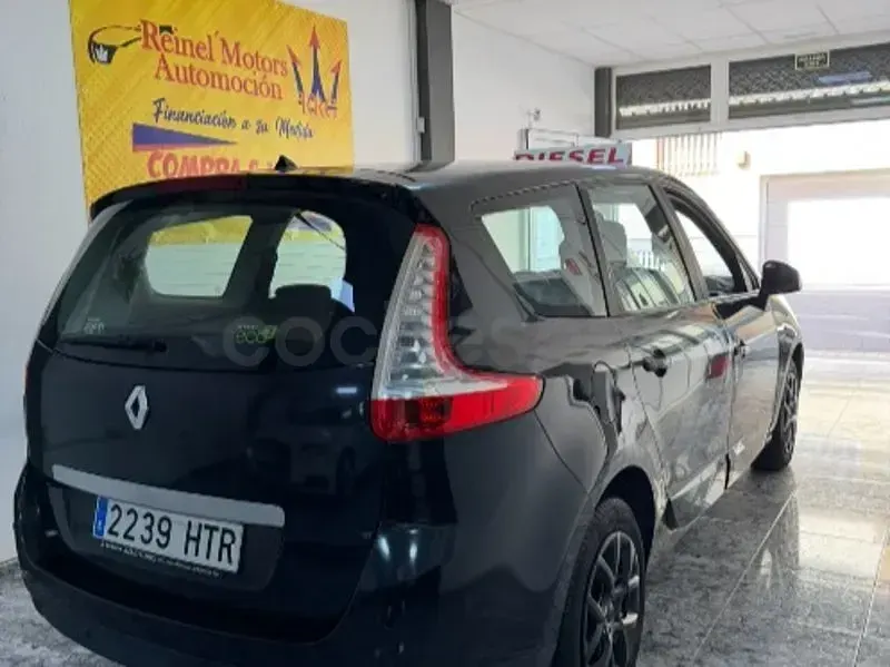Usado Renault Scénic III Business 110 CV (80 kW) 2013 Negro Monovolumen
