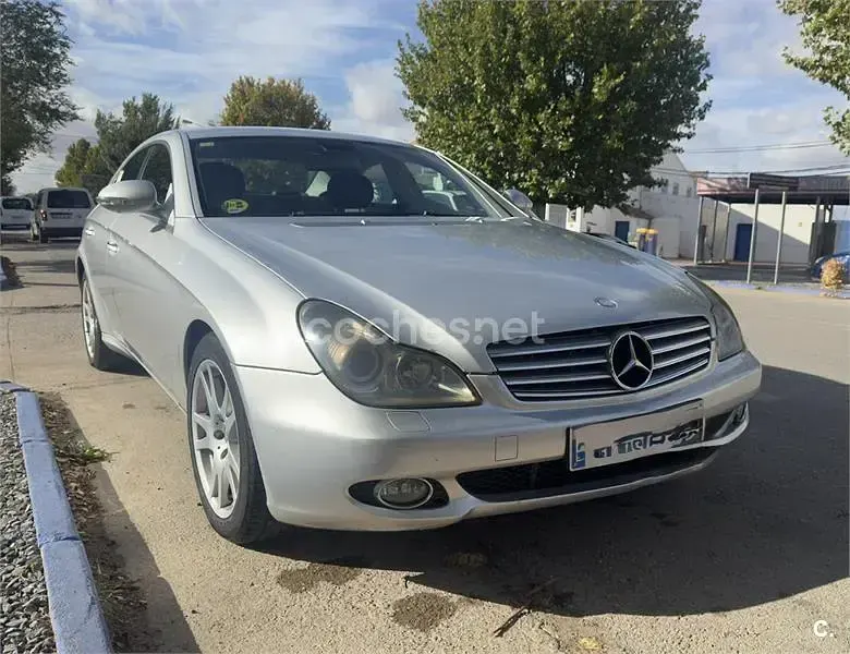 Usado Mercedes CLS320 224 CV (164 kW) 2007 Gris / plata Coupe