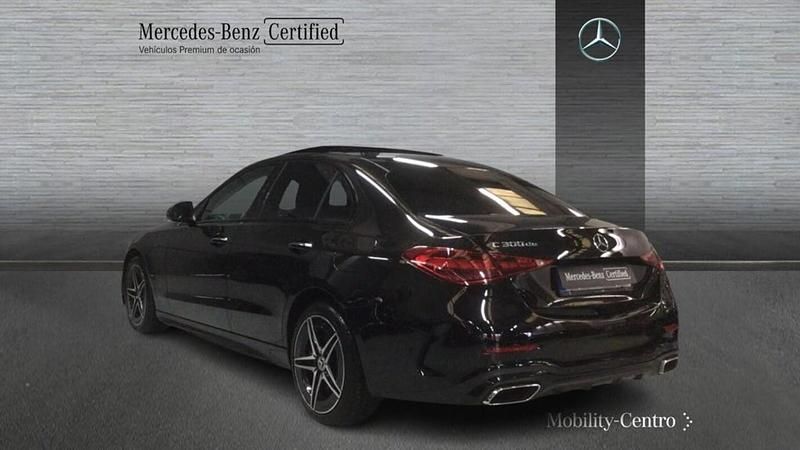Käytetty Mercedes C300 197 HP (144 kW) 2024 Musta Sedan