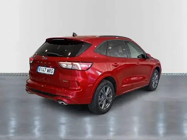 Usado Ford Kuga ST-Line 225 CV (165 kW) 2024 Rojo lucid (metalizado) SUV