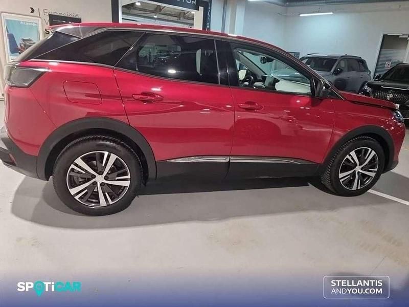 Usado Peugeot 3008 Allure 131 CV (96 kW) 2021 Rojo Monovolumen