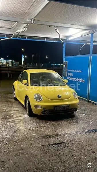 Usado VW New Beetle 115 CV (84 kW) 1999 Amarillo Utilitario