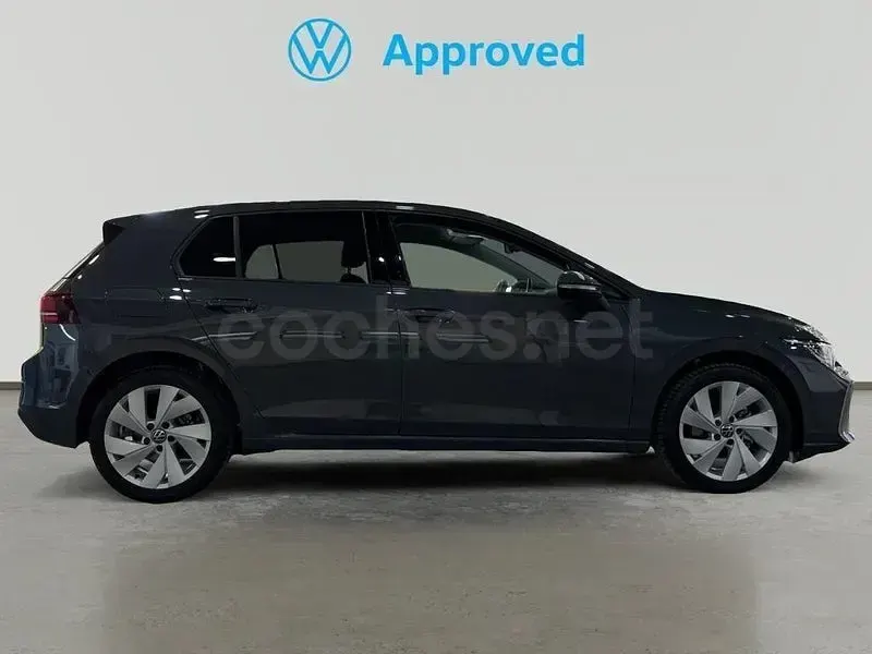 Usado VW Golf VIII 115 CV (84 kW) 2025 Gris / plata Berlina