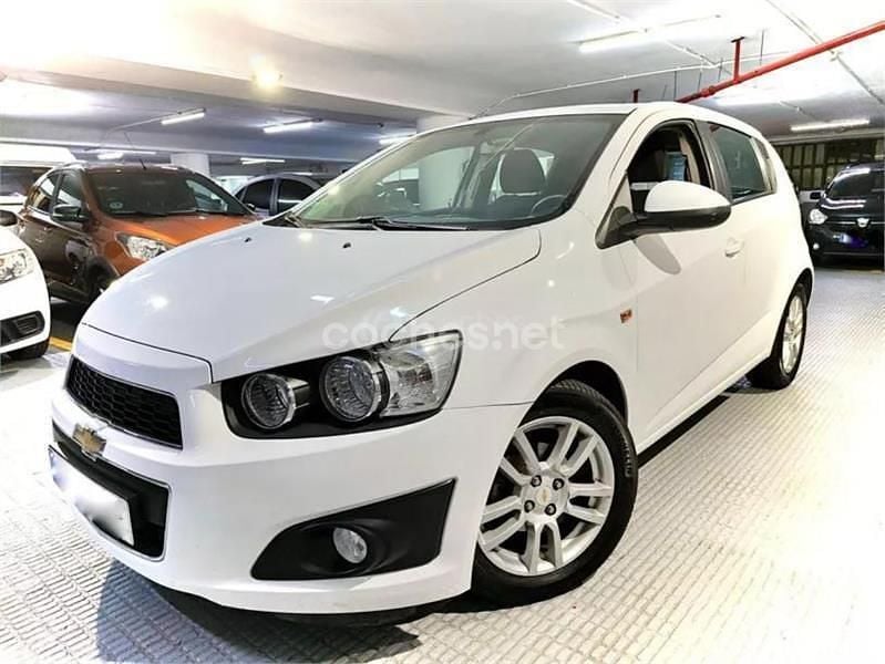 Blanco Usado 2013 Chevrolet Aveo LTZ Berlina | 5300 € (Buen precio) - Imagen 1/4