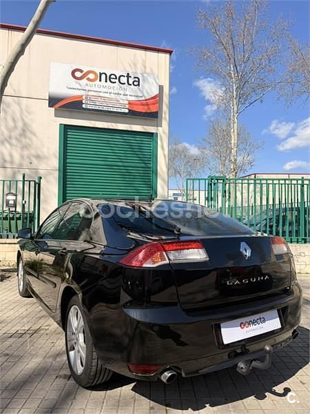 Usado Renault Laguna III Expression 130 CV (95 kW) 2010 Negro Berlina