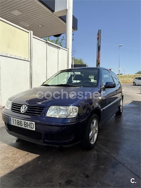 Azul Usado 2001 VW Polo Trendline Berlina | 1000 € (Super precio) - Imagen 1/1