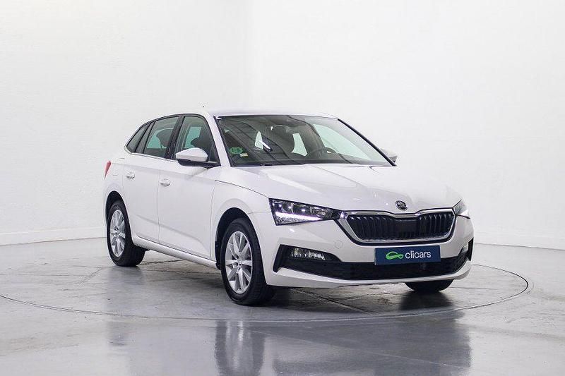 Usado Skoda Scala Ambition 115 CV (84 kW) 2020 Blanco Utilitario