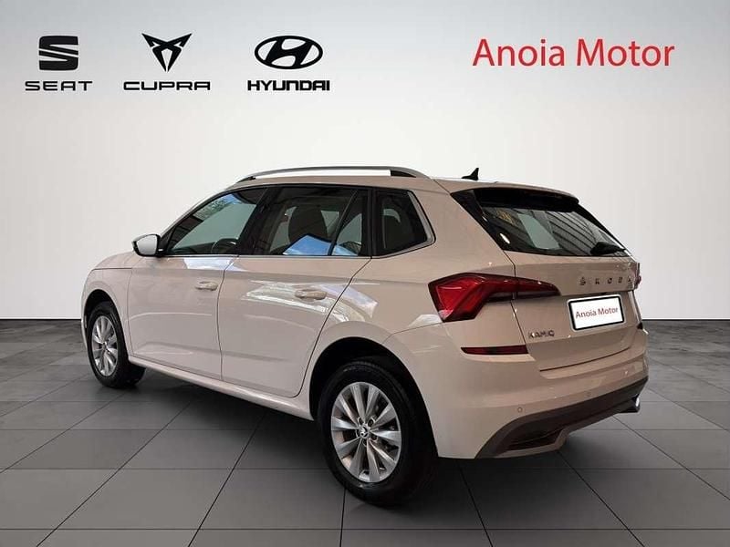 Usado Skoda Kamiq Ambition 110 CV (80 kW) 2021 Blanco SUV