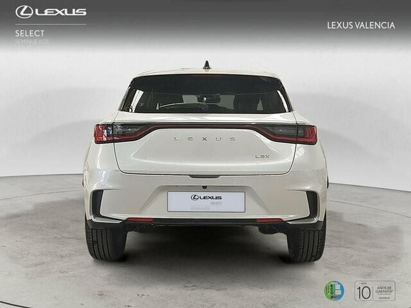 Usado Lexus LBX 136 CV (100 kW) 2024 Blanco SUV