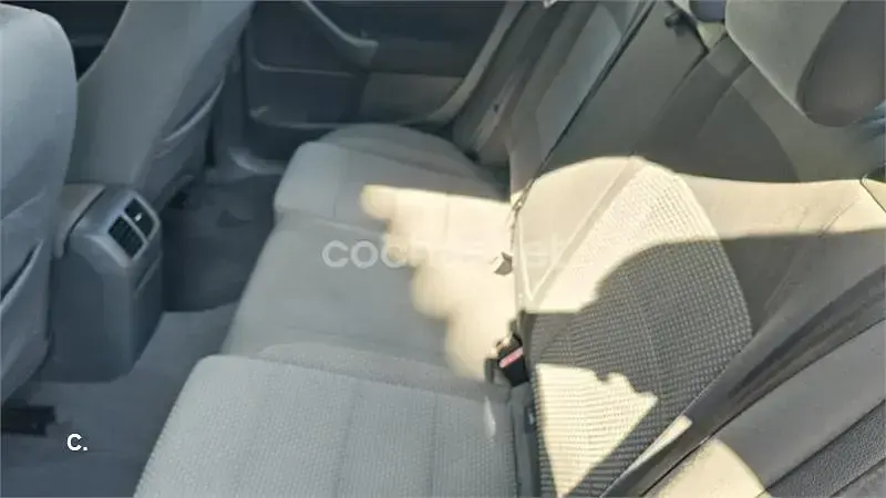 Usado VW Jetta Trendline 105 CV (77 kW) 2006 Negro Berlina