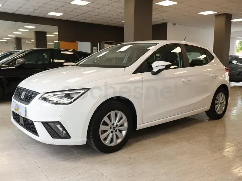 Usado Seat Ibiza Style Plus 110 CV (80 kW) 2022 Blanco Utilitario