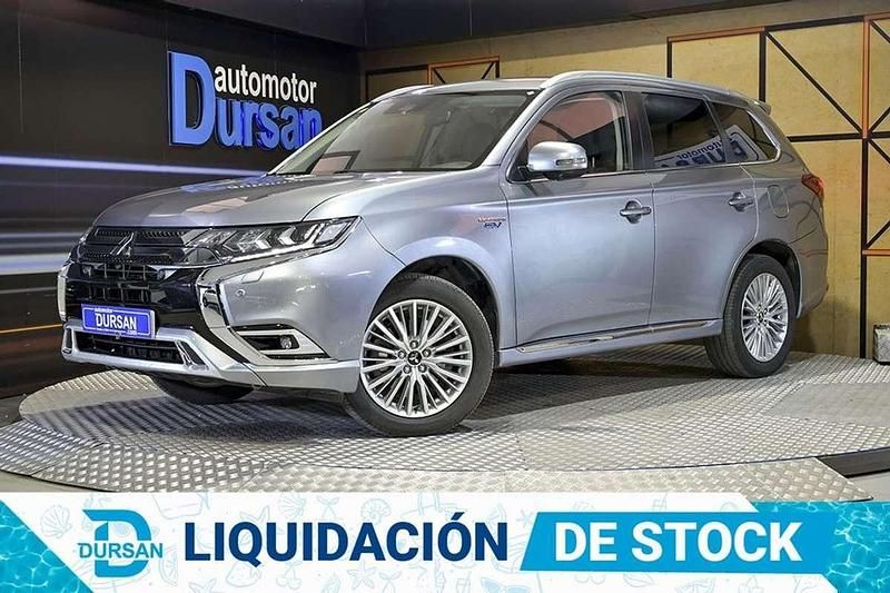 Gris Usado 2020 Mitsubishi Outlander P-HEV SUV | 21.890 € (Un poco caro) - Imagen 1/4