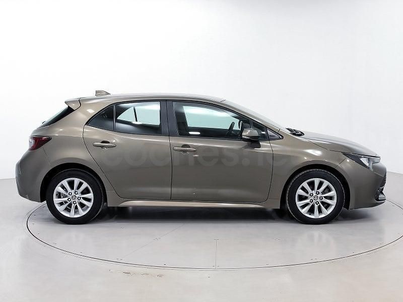 Usado Toyota Corolla Active 140 CV (102 kW) 2024 Amarillo Berlina