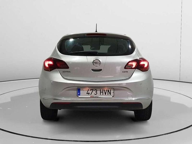Usado Opel Astra Selective 132 CV (97 kW) 2014 Gris Utilitario
