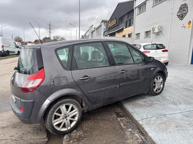 Usado Renault Scénic II Dynamique 120 CV (88 kW) 2004 Gris / plata Monovolumen