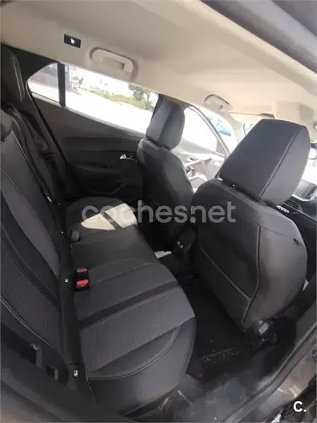 Usado Peugeot 2008 Allure 110 CV (80 kW) 2021 Gris / plata SUV