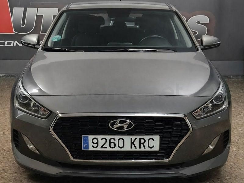 Usado Hyundai i30 120 CV (88 kW) 2018 Beige Berlina