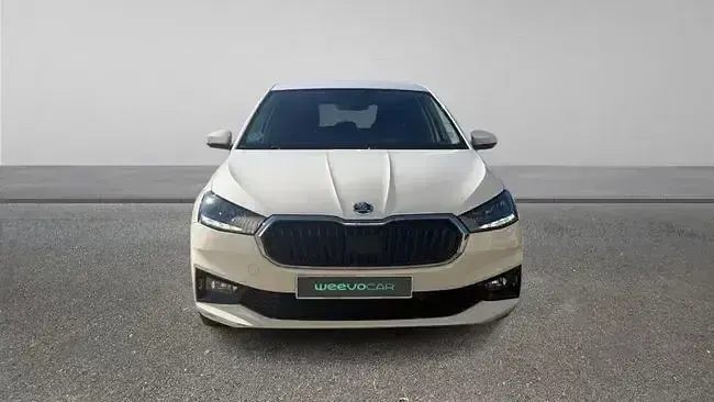 Usado Skoda Fabia Selection 95 CV (69 kW) 2024 Blanco Utilitario