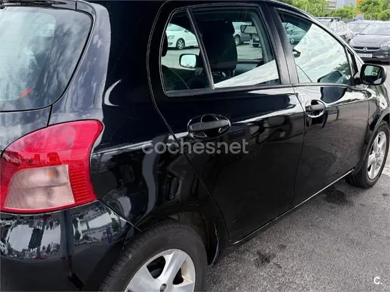 Usado Toyota Yaris 87 CV (63 kW) 2008 Negro Utilitario