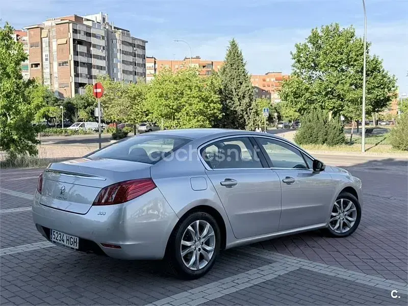 Usado Peugeot 508 Allure 140 CV (102 kW) 2012 Gris / plata Berlina