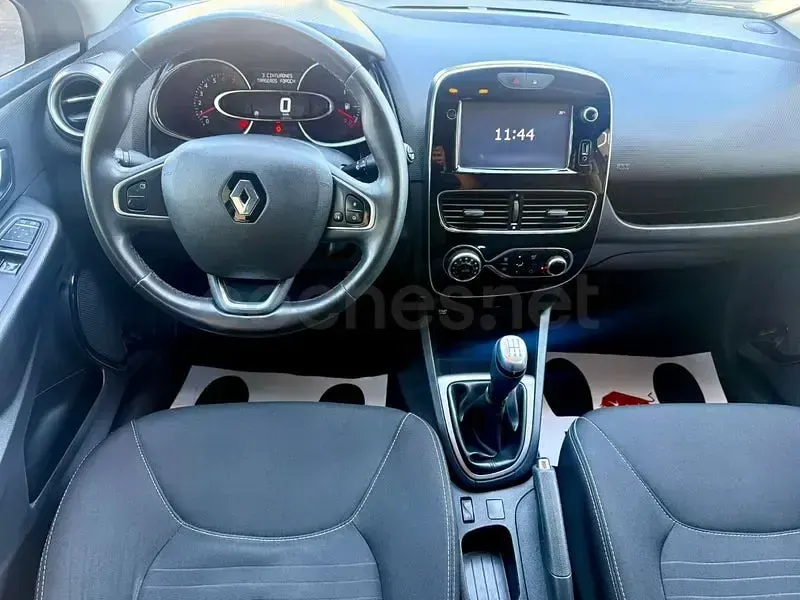Usado Renault Clio IV LIMITED 90 CV (66 kW) 2018 Gris / plata Berlina