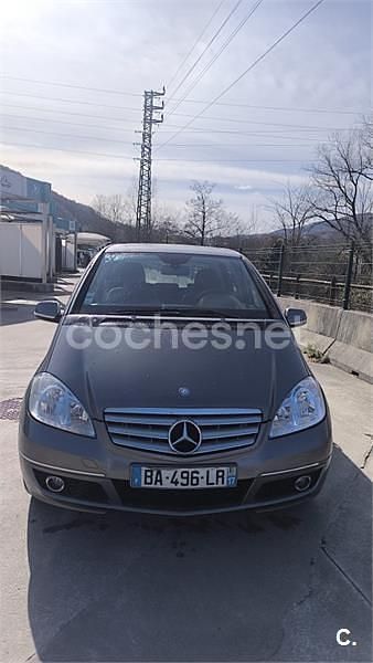 Usado Mercedes A180 Exclusive 109 CV (80 kW) 2010 Gris / plata Monovolumen